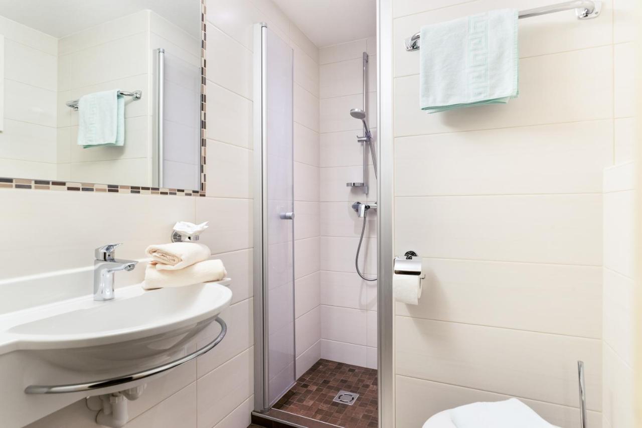 Gasthof Pension Berghof Hippach Bagian luar foto