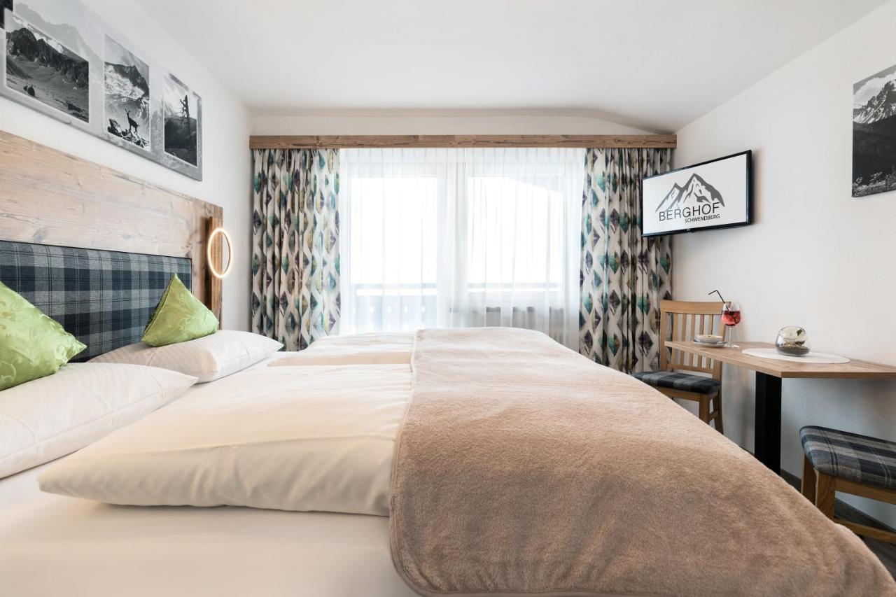 Gasthof Pension Berghof Hippach Bagian luar foto