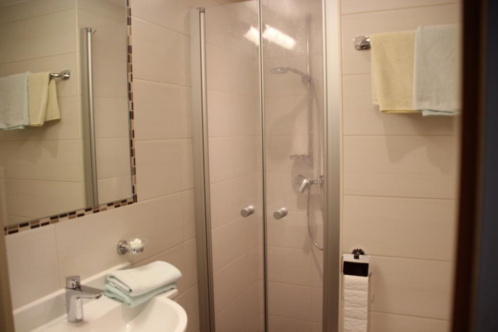 Gasthof Pension Berghof Hippach Bagian luar foto