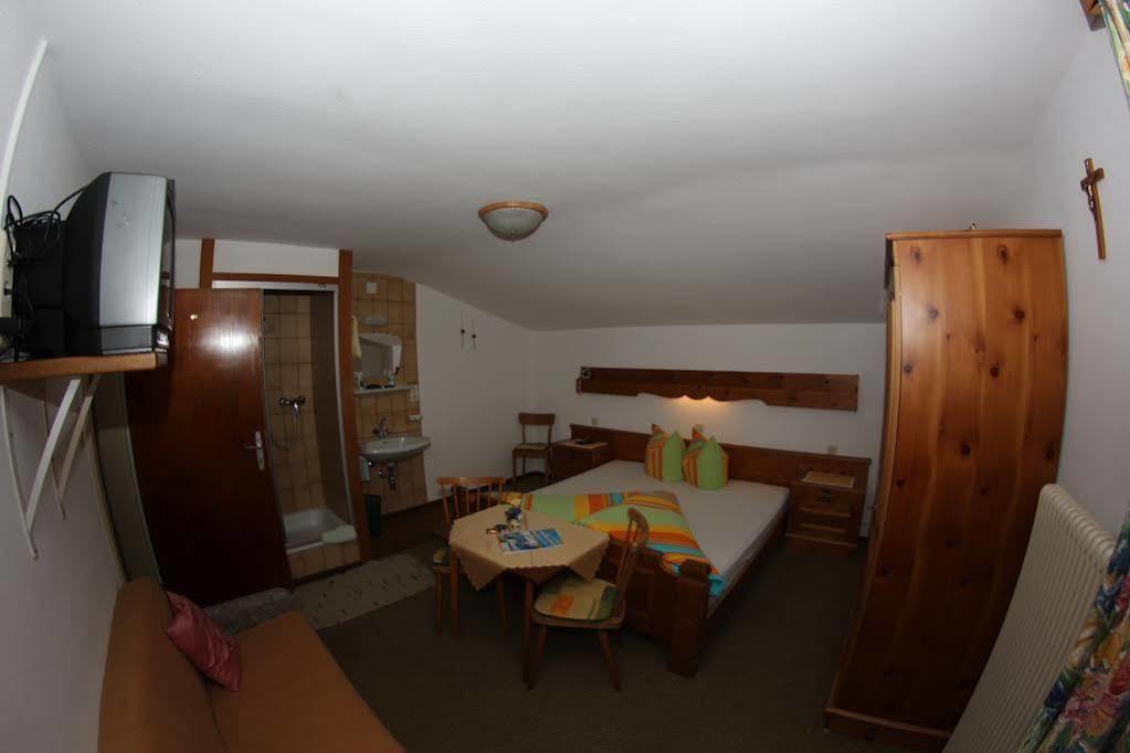 Gasthof Pension Berghof Hippach Bagian luar foto
