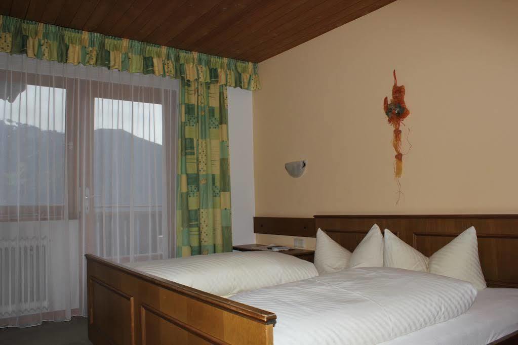 Gasthof Pension Berghof Hippach Bagian luar foto
