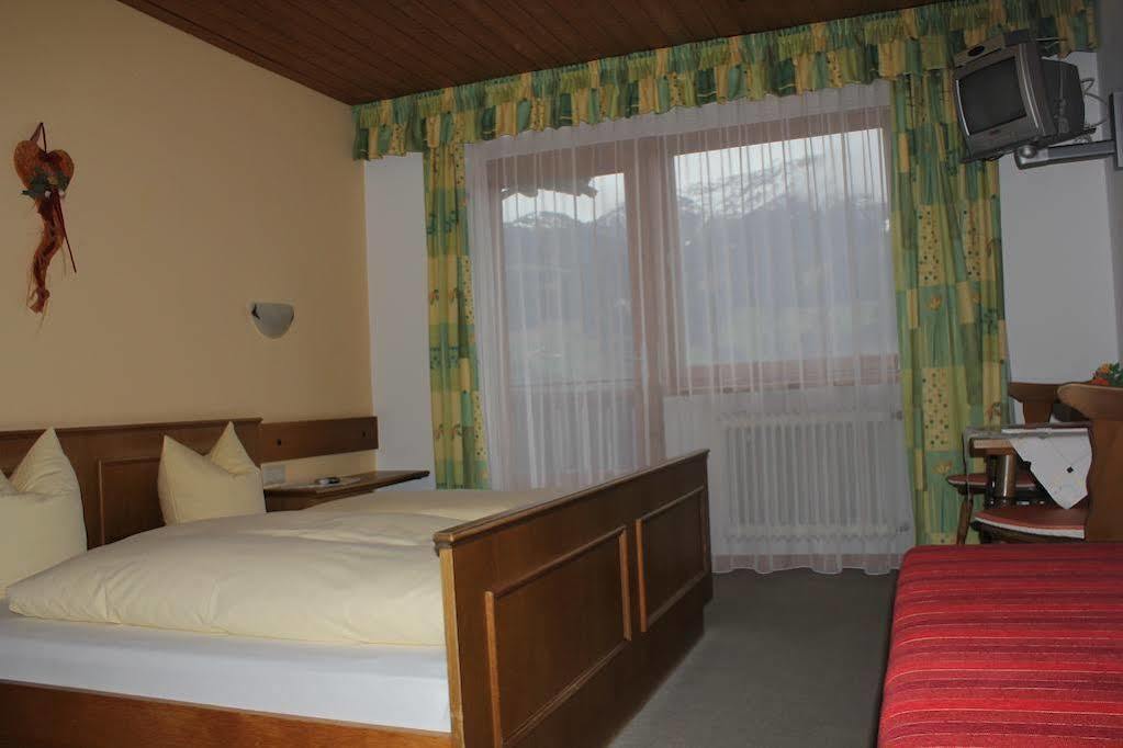 Gasthof Pension Berghof Hippach Bagian luar foto