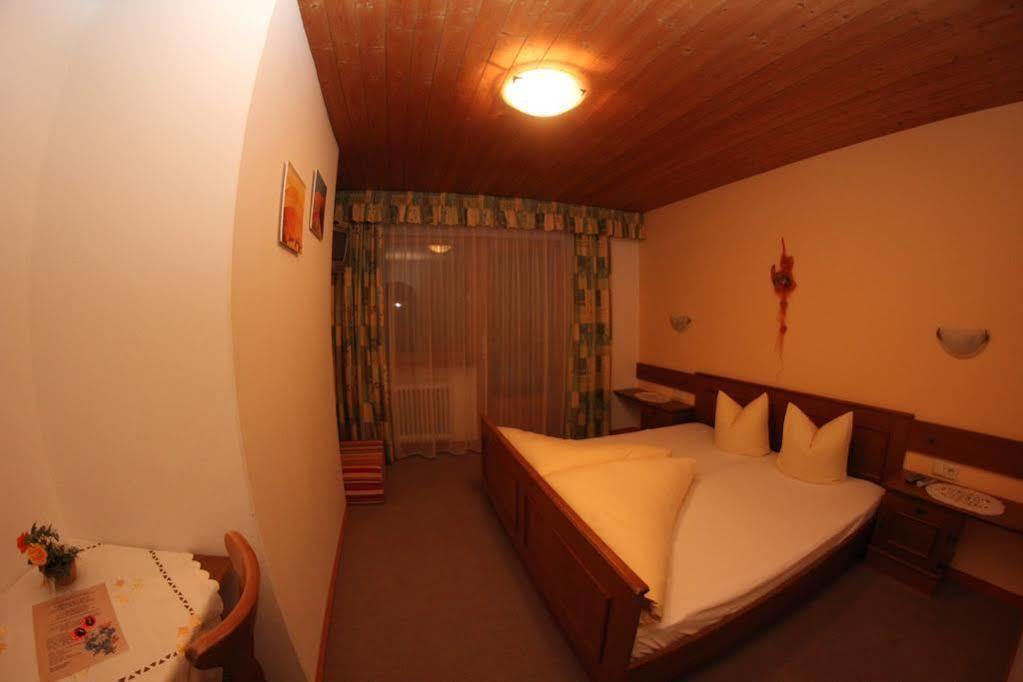 Gasthof Pension Berghof Hippach Bagian luar foto