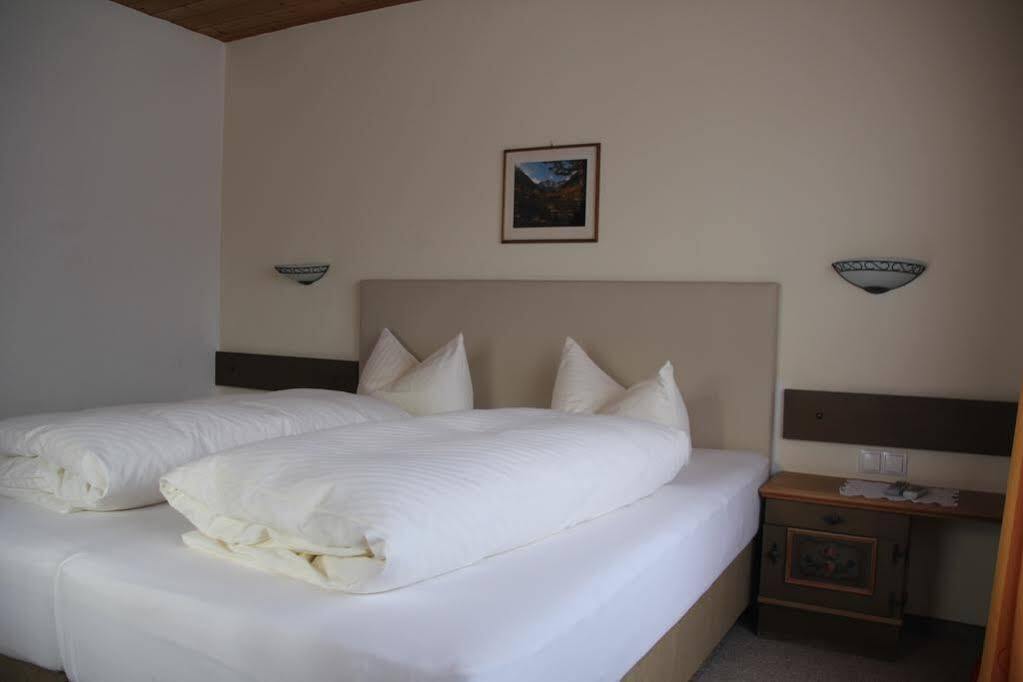 Gasthof Pension Berghof Hippach Bagian luar foto